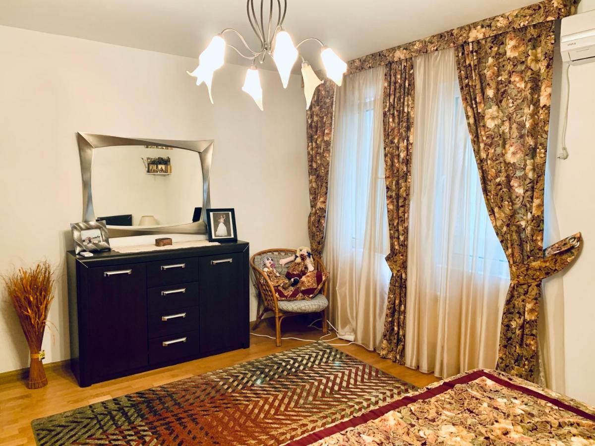 Gold Apartment *